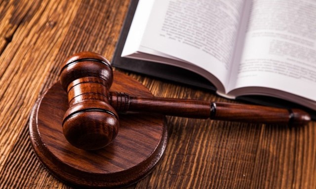 سندھ ہائی کورٹ
کیماڑی میں زہریلی گیس سے ہلاکتوں کا معاملہ 
